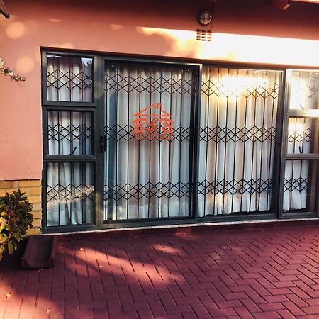 Forever Comfy Bed Bed & Breakfast Vanderbijlpark Eksteriør bilde